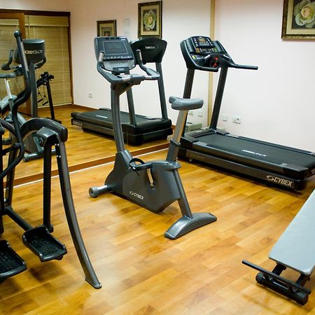 Atyrau Dastan Hotel Екстериор снимка