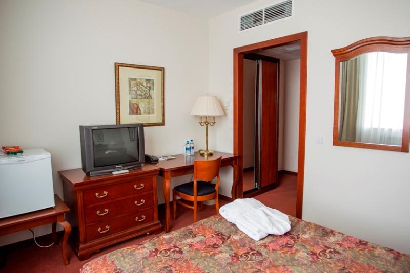 Atyrau Dastan Hotel Екстериор снимка