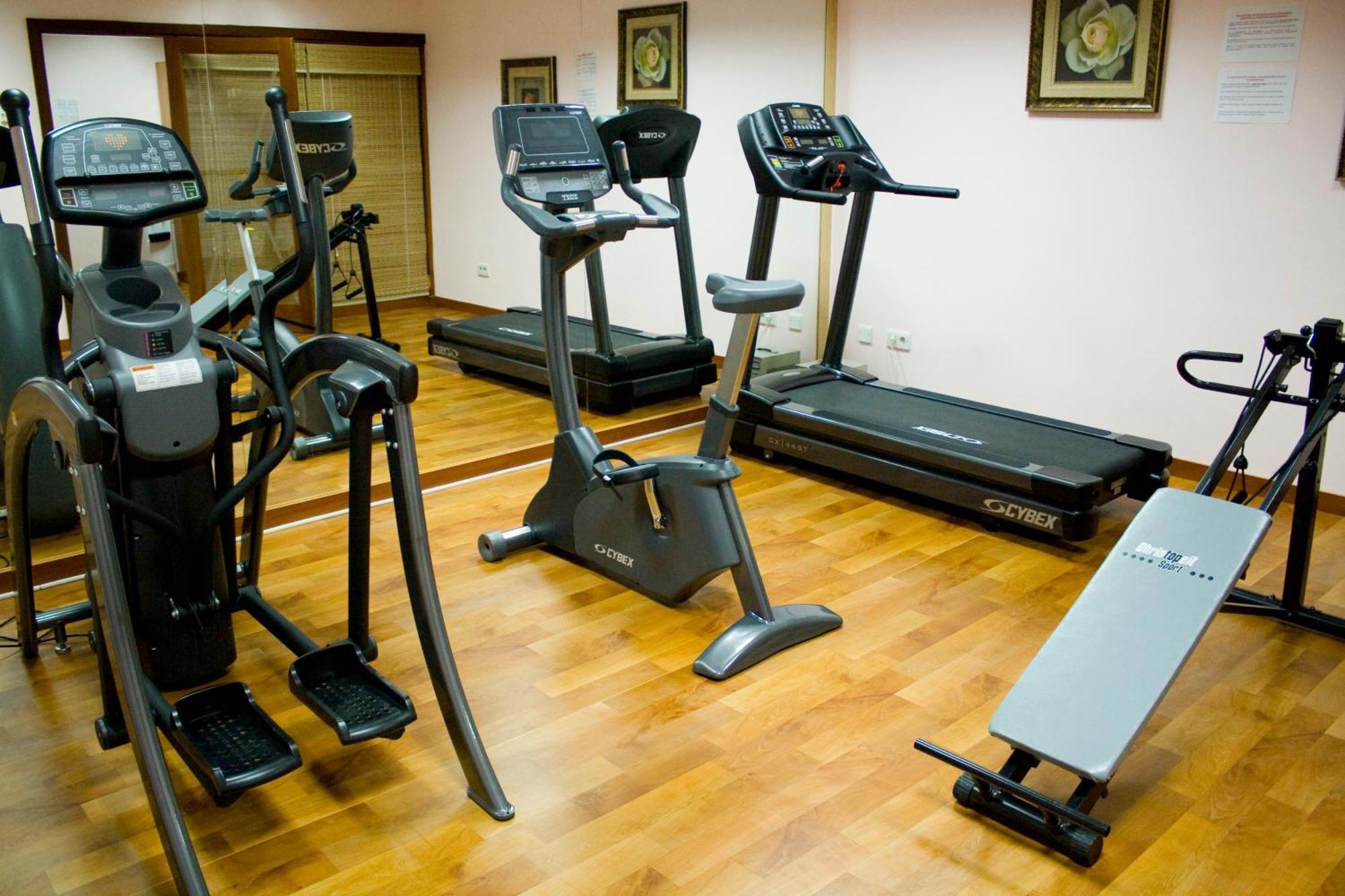Atyrau Dastan Hotel Екстериор снимка
