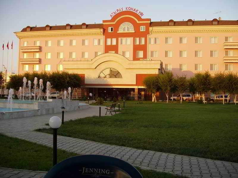 Atyrau Dastan Hotel Екстериор снимка
