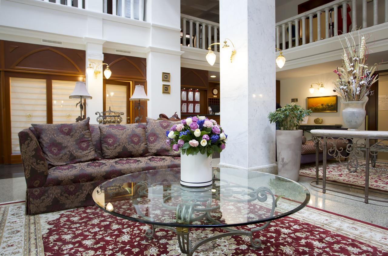 Atyrau Dastan Hotel Екстериор снимка