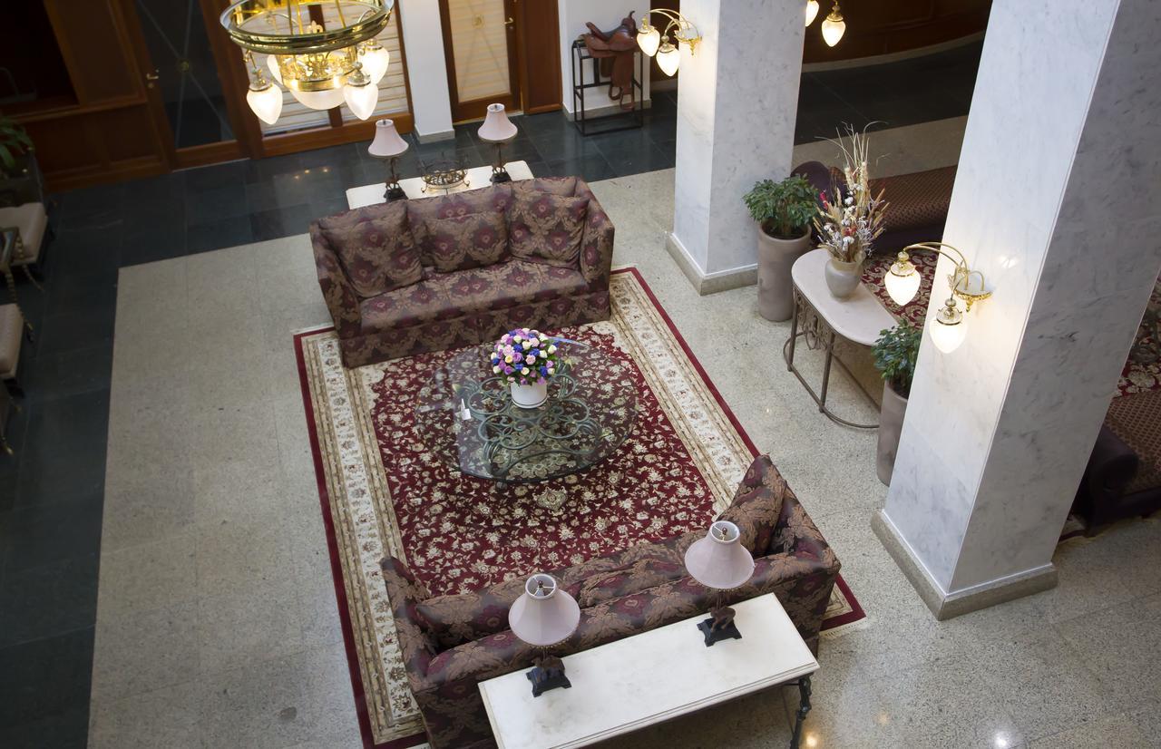 Atyrau Dastan Hotel Екстериор снимка