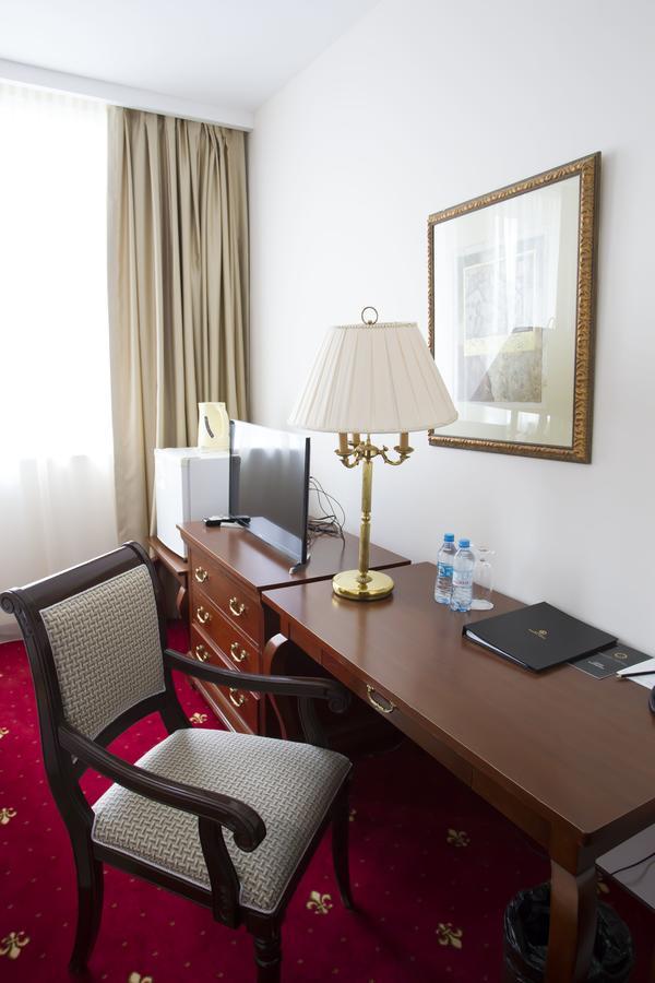 Atyrau Dastan Hotel Екстериор снимка