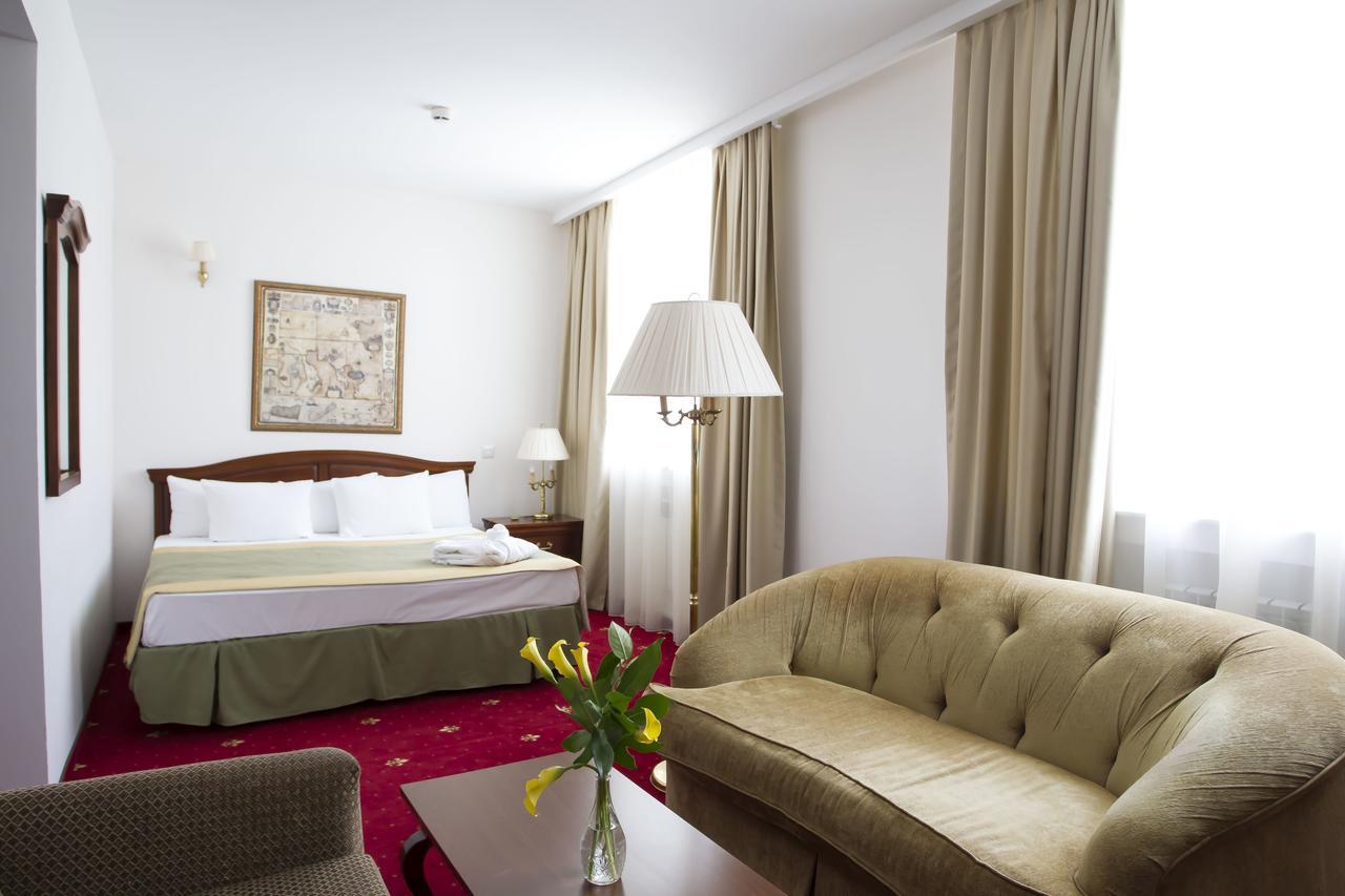 Atyrau Dastan Hotel Екстериор снимка