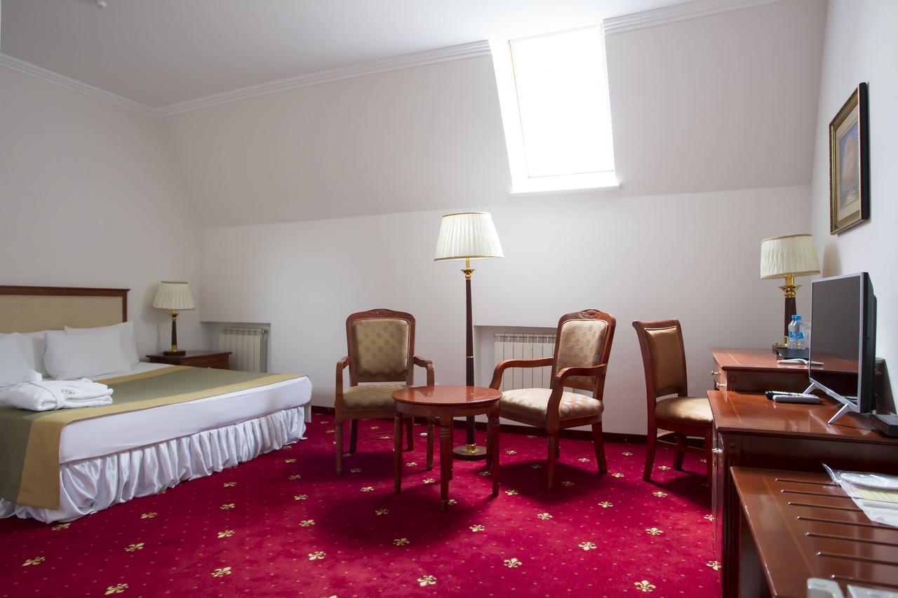 Atyrau Dastan Hotel Екстериор снимка