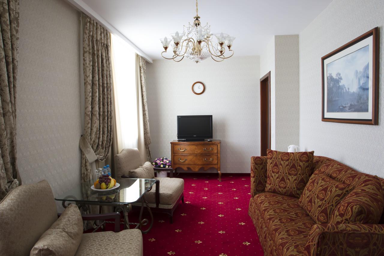Atyrau Dastan Hotel Екстериор снимка