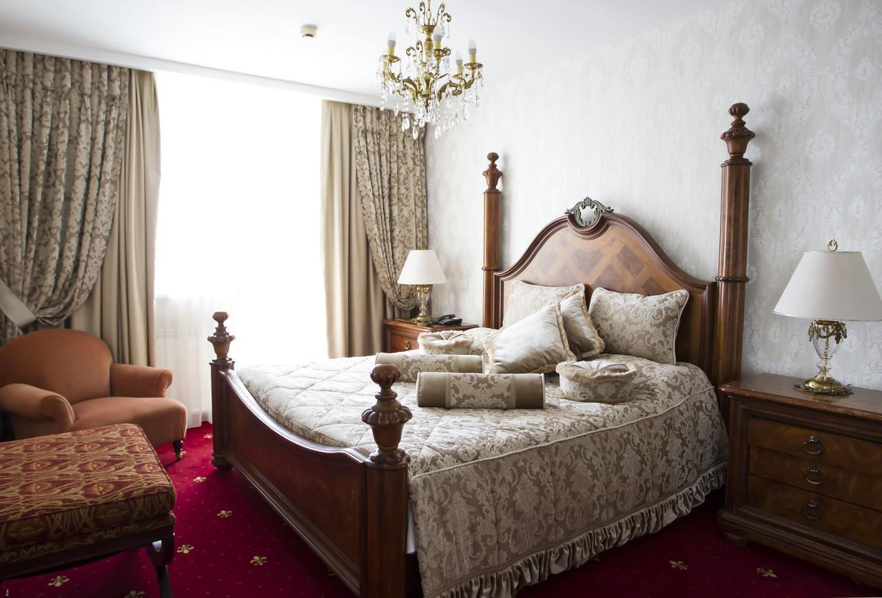 Atyrau Dastan Hotel Екстериор снимка