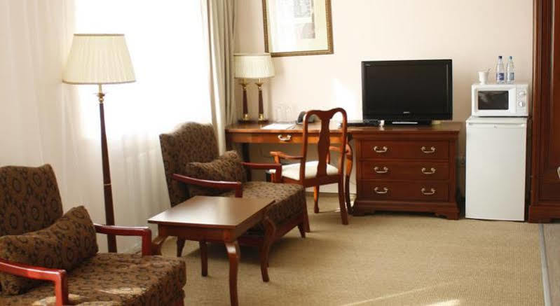 Atyrau Dastan Hotel Екстериор снимка