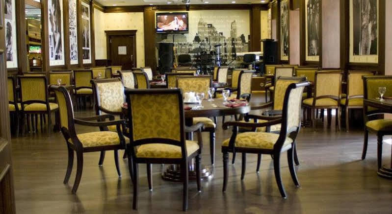 Atyrau Dastan Hotel Екстериор снимка