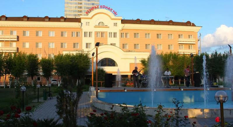 Atyrau Dastan Hotel Екстериор снимка