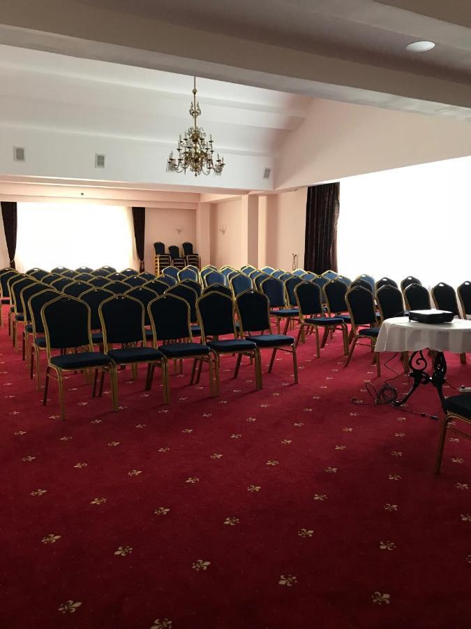 Atyrau Dastan Hotel Екстериор снимка